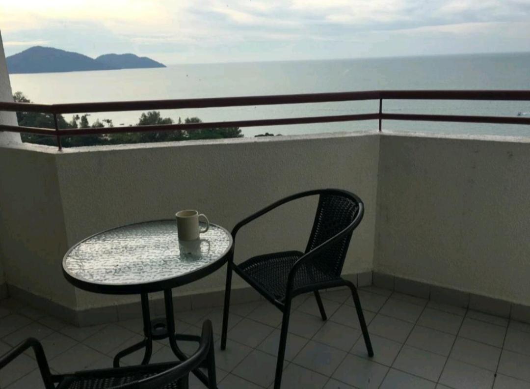 Executives Pantai Seaview Batu Ferringhi 2704 - 2 Bedrooms المظهر الخارجي الصورة